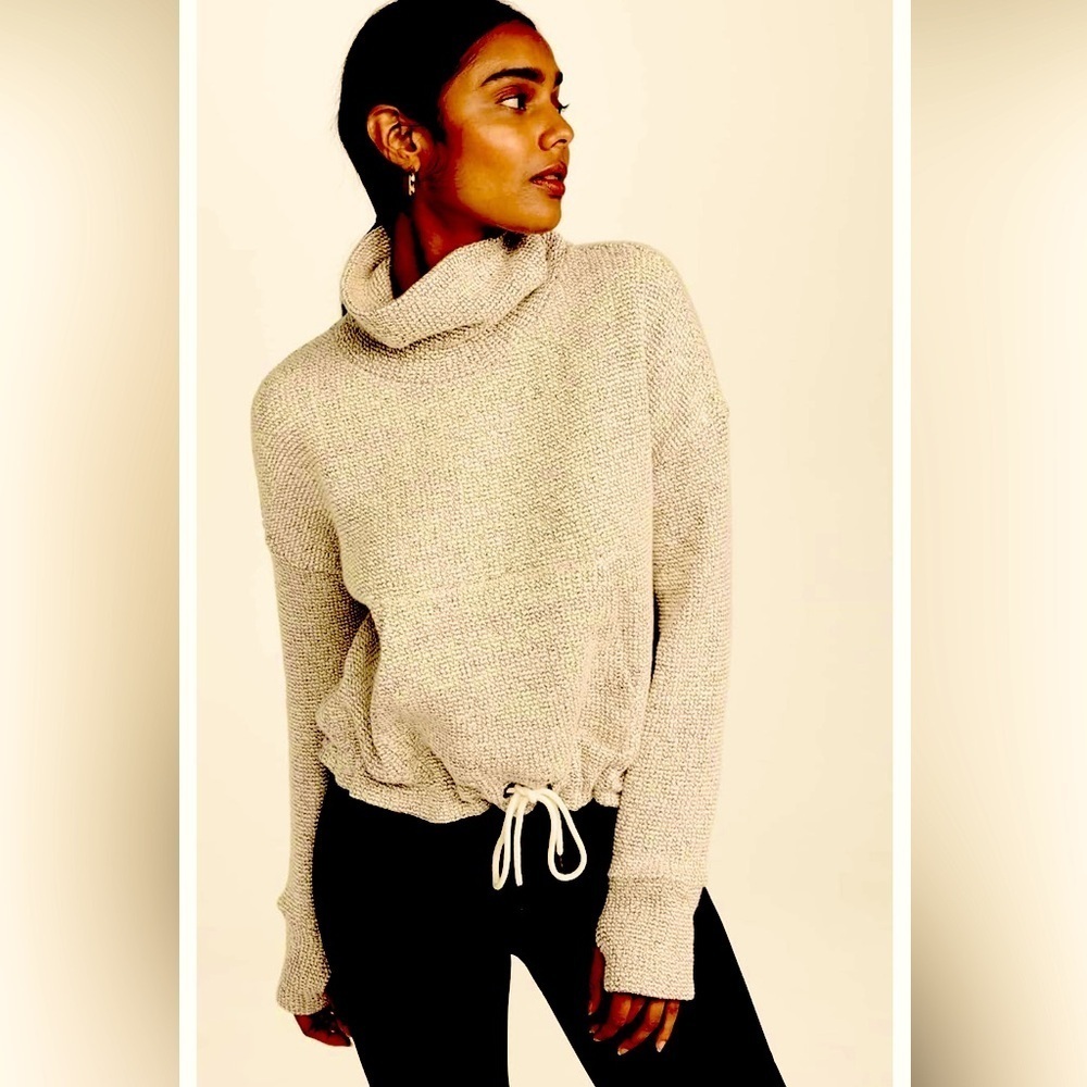 NWOT- WOMENS BEAUTIFUL COWL NECK 
DRAWSTRING COTTON TOP⭐️